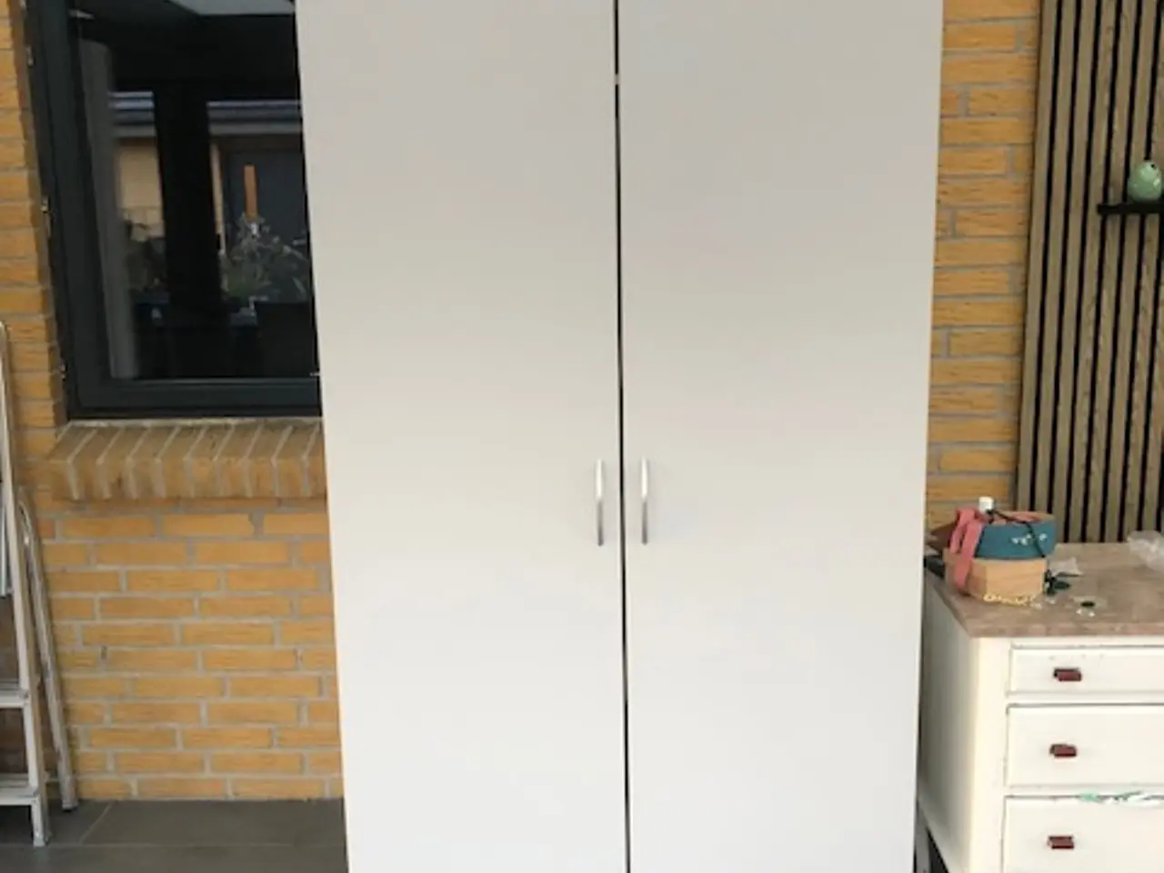 Billede 1 -  Almindelig  Garderobeskab 100kr