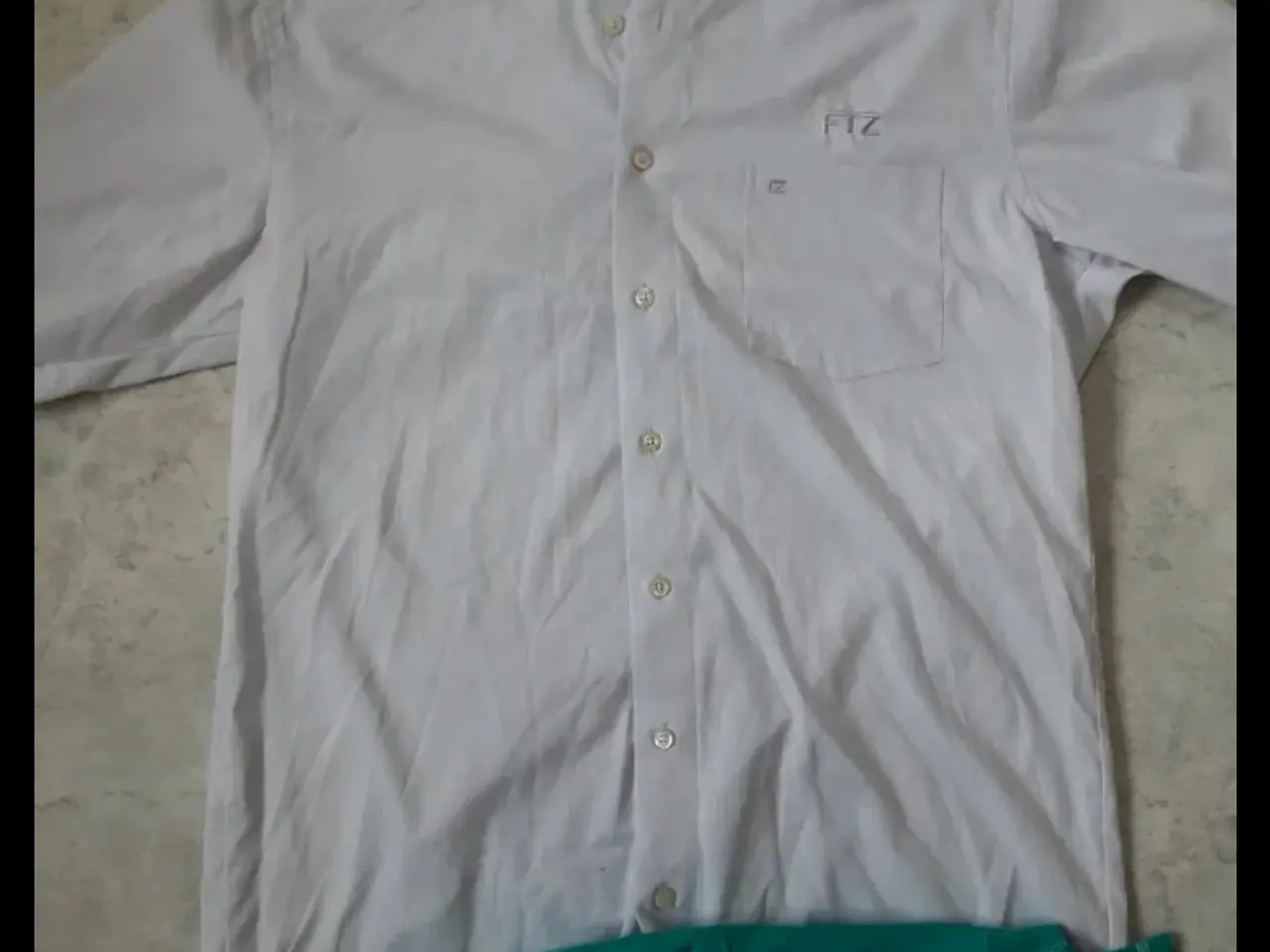 Billede 2 - Skjorte og t-shirt sæt.
