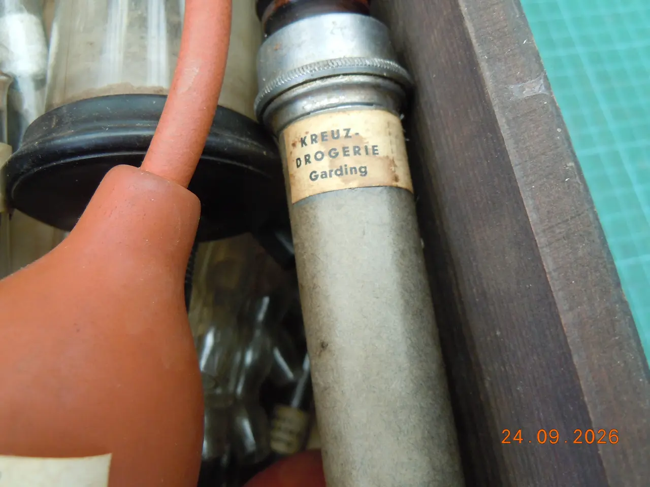 Billede 4 - Apotekerskuffe fyldt med rariteter, Ca. 100 år.