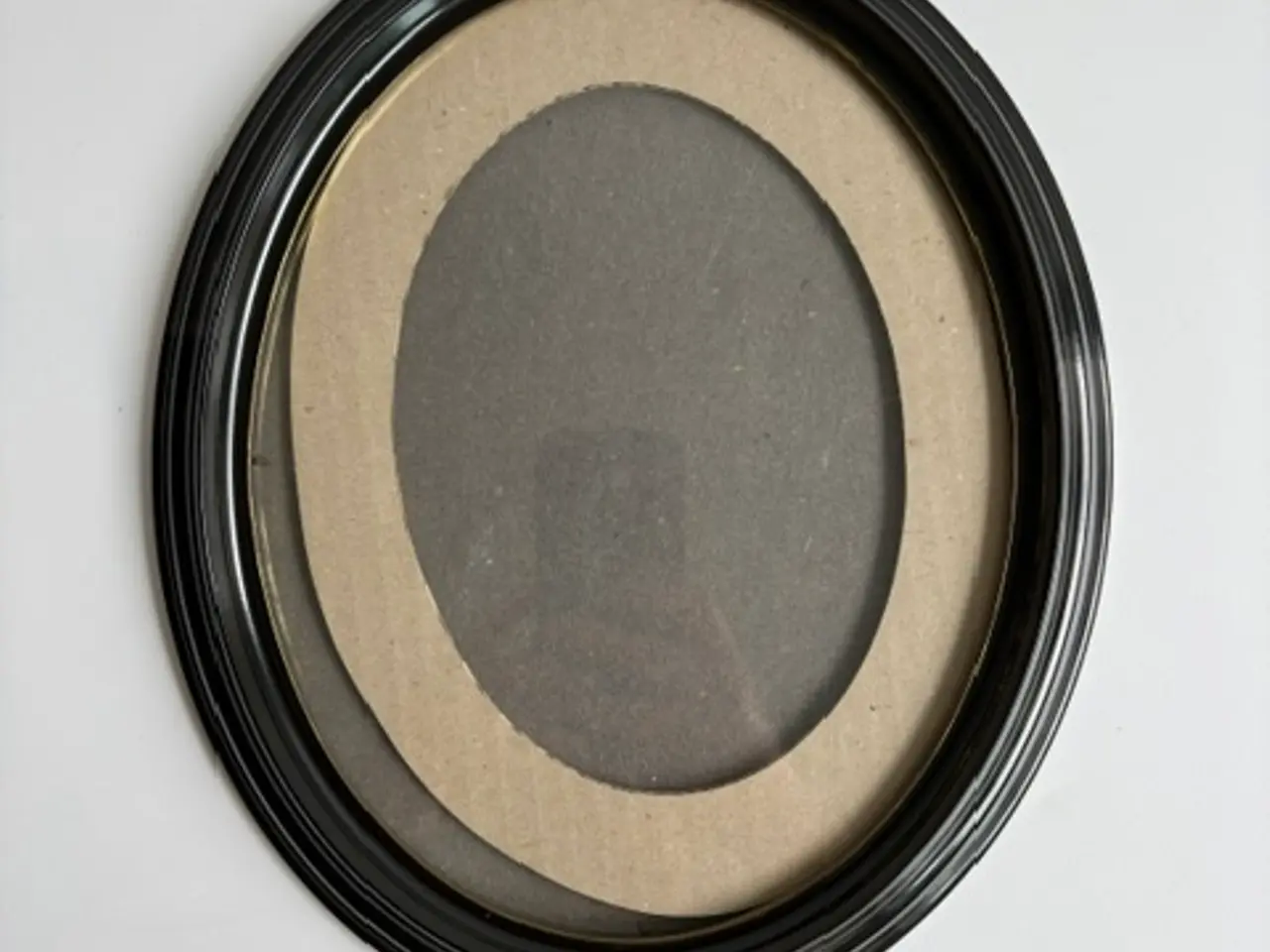 Billede 1 - Oval sort billedramme med passepartout
