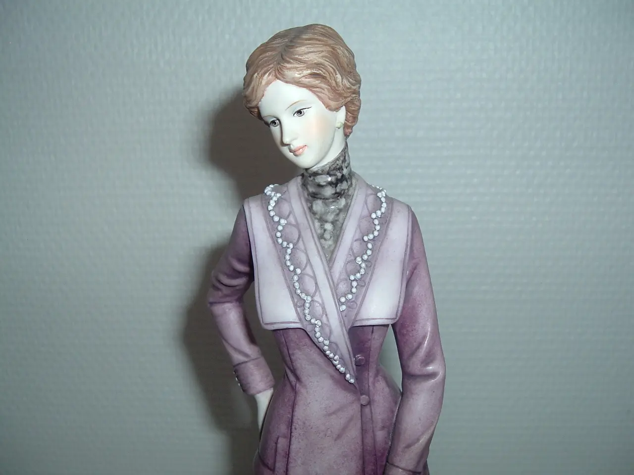 Billede 5 - Porcelænsfigur. Dame med blomsterbuket