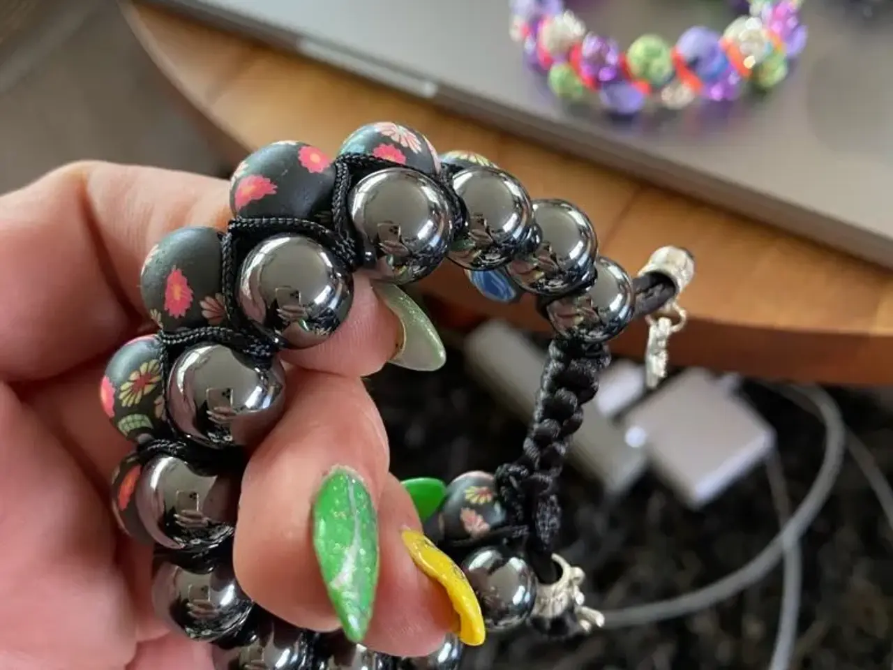 Billede 2 - Flotte nye knyttede armbånd