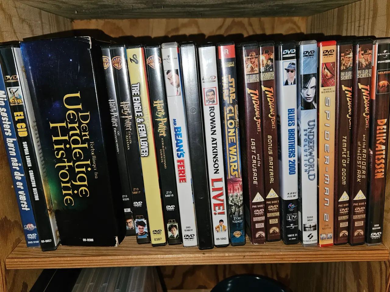Billede 2 - Blandet landhandel: spejReoler, hvidt service, DVD