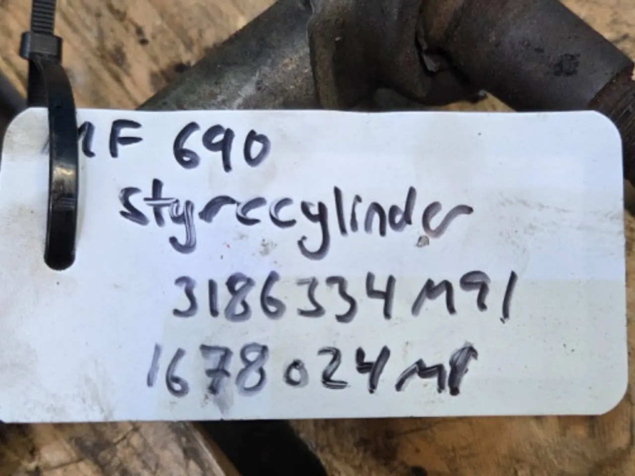 Billede 14 - Massey Ferguson 690 Cylinder 3186334M91