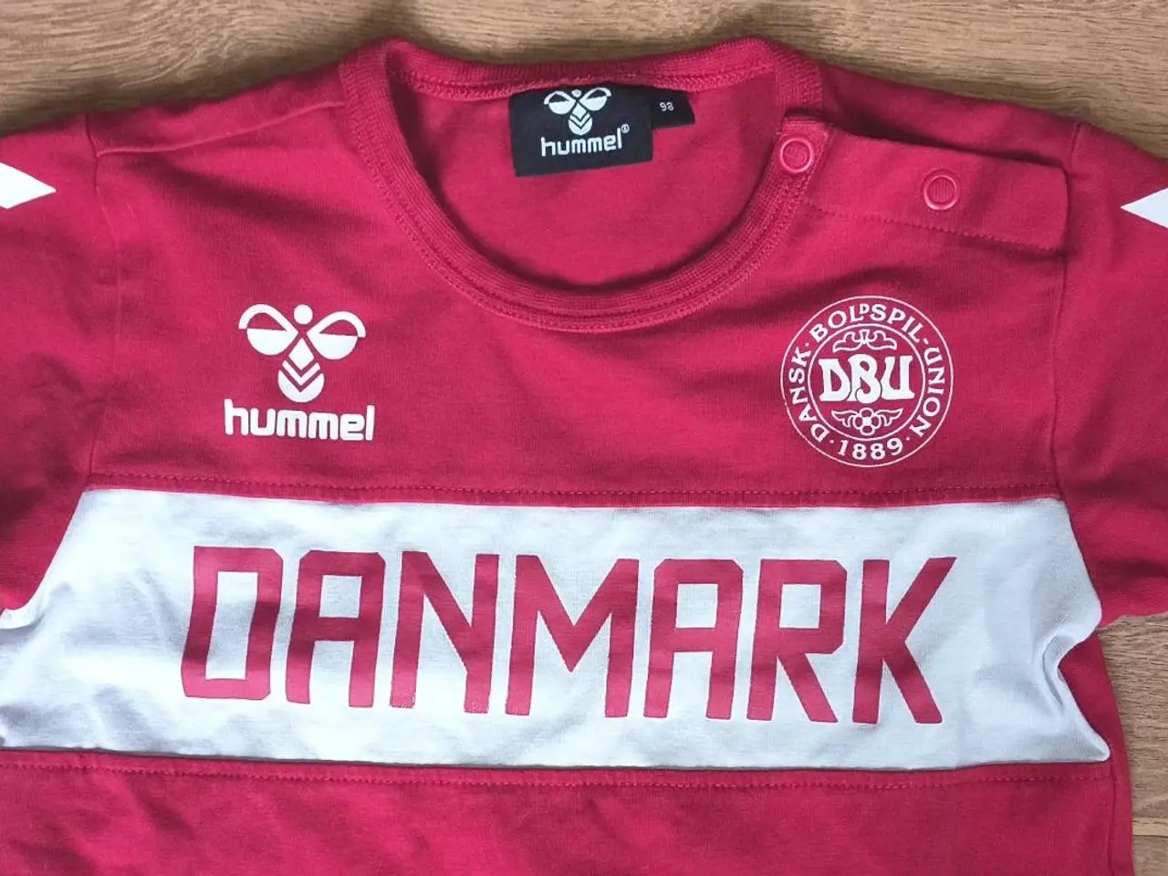 Billede 1 - DANMARK HUMMEL TRØJE, STR. 98, I FLOT STAND