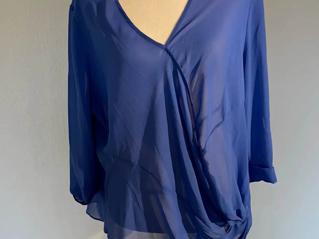 Billede 1 - NEDSAT Transparent blå top fra Asos, str. 46