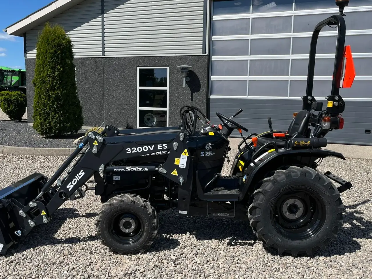 Billede 13 - Solis S26 6+2 gearmaskine Limited Edition i sort med brede hjul og Fuldhydraulisk frontlæsser