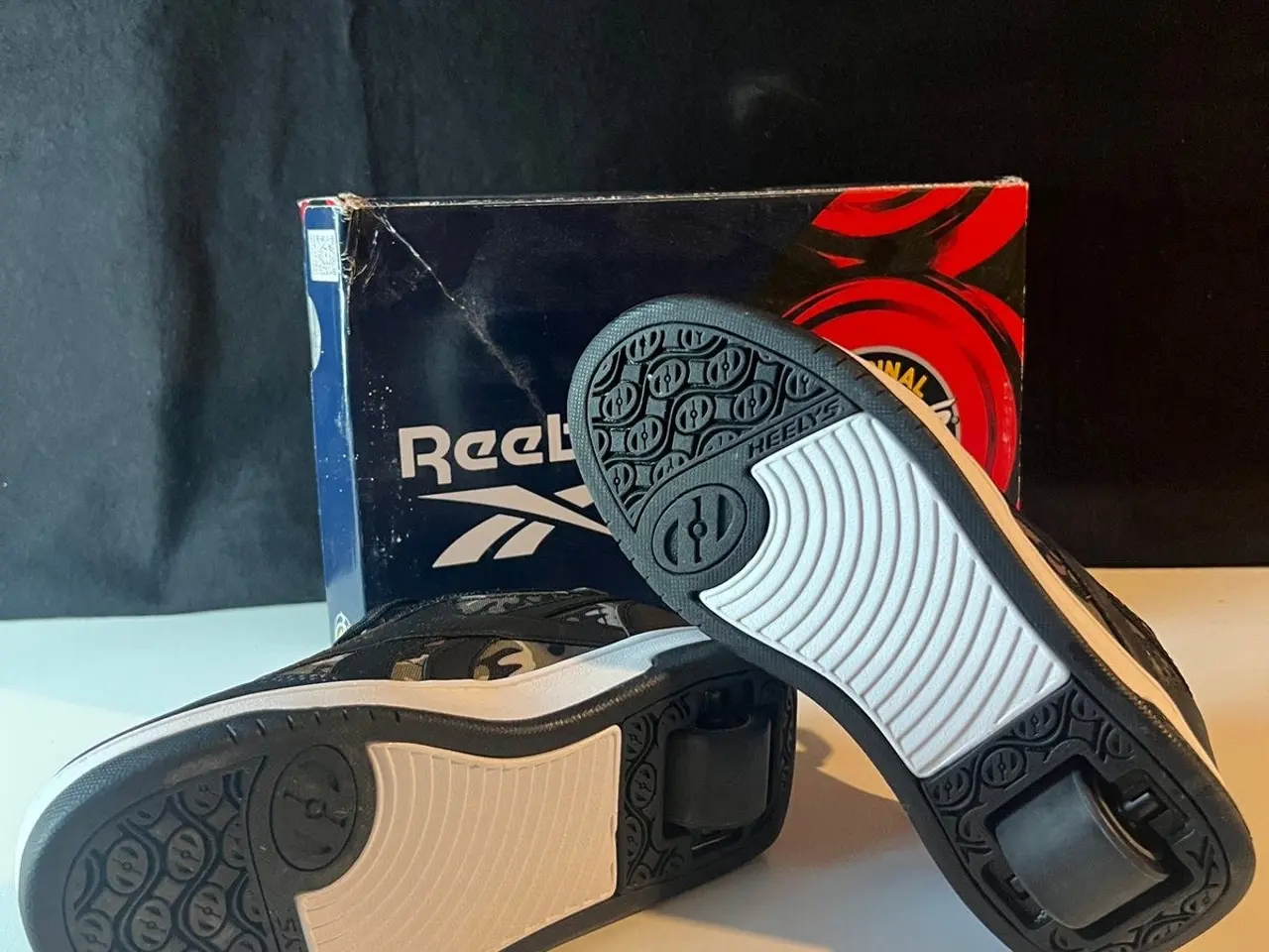 Billede 4 - Sneakers, str. 34, Reebok Heelys