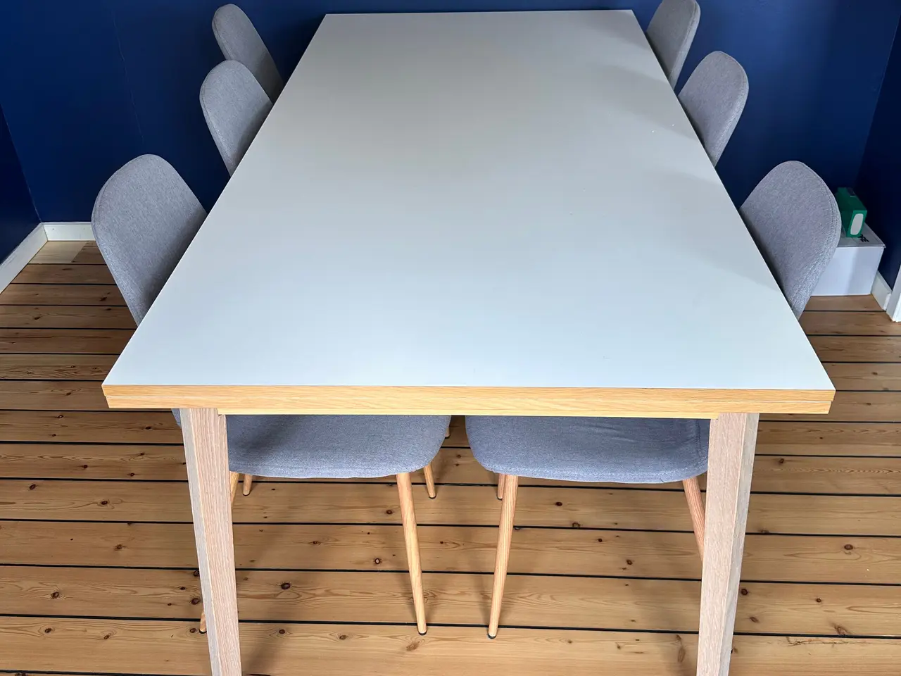 Billede 1 - Spisebord med udtræk. 