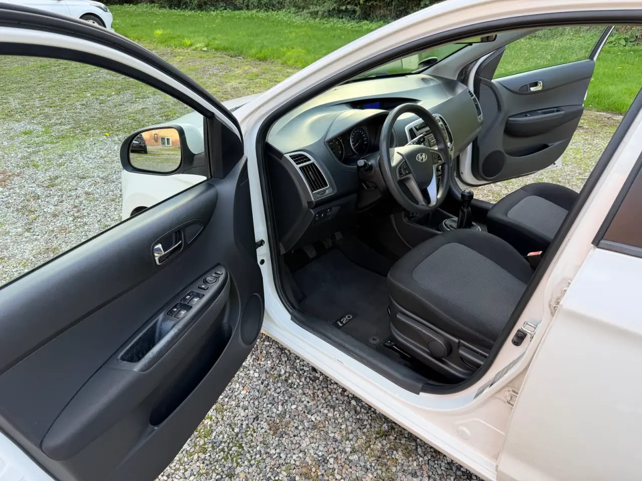 Billede 9 - Pæn og velholdt Hyundai i20
