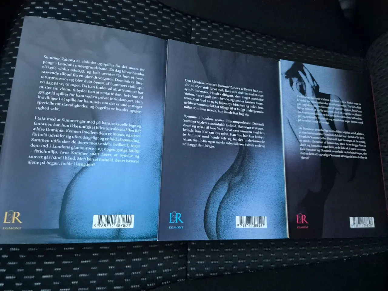 Billede 5 - Eighty Days – Komplet trilogi – Gul, Blå og Rød