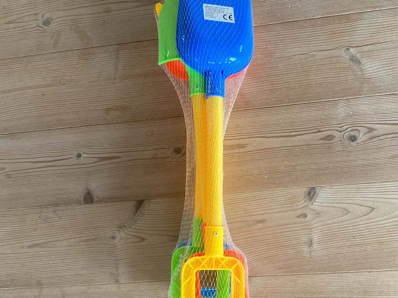 Billede 2 - Farverigt sæt strandlegetøj.