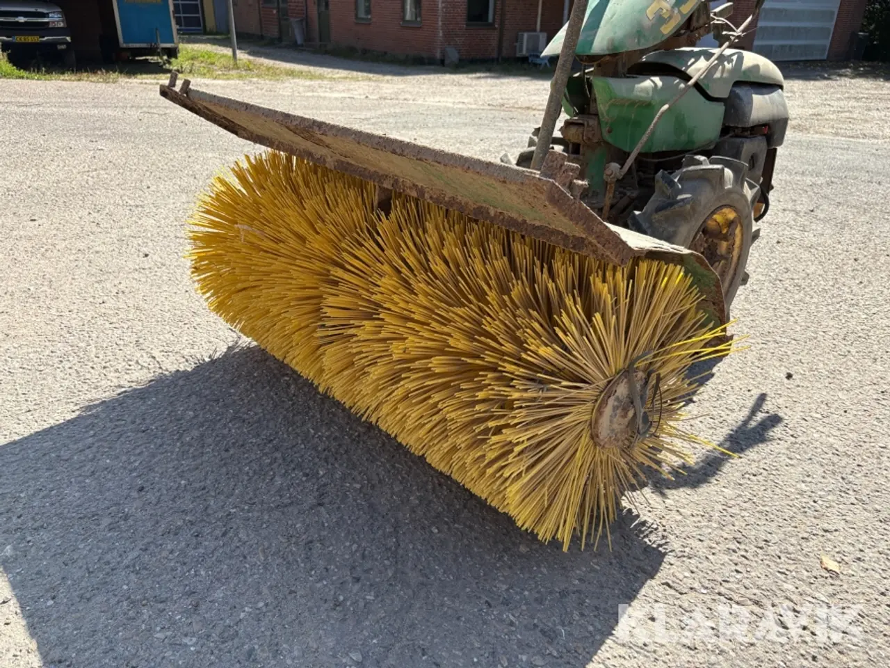 Billede 9 - 2-hjulet traktor Ferrari 330 med kost