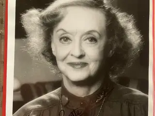 Autograf af Bette Davis (19x24cm) !