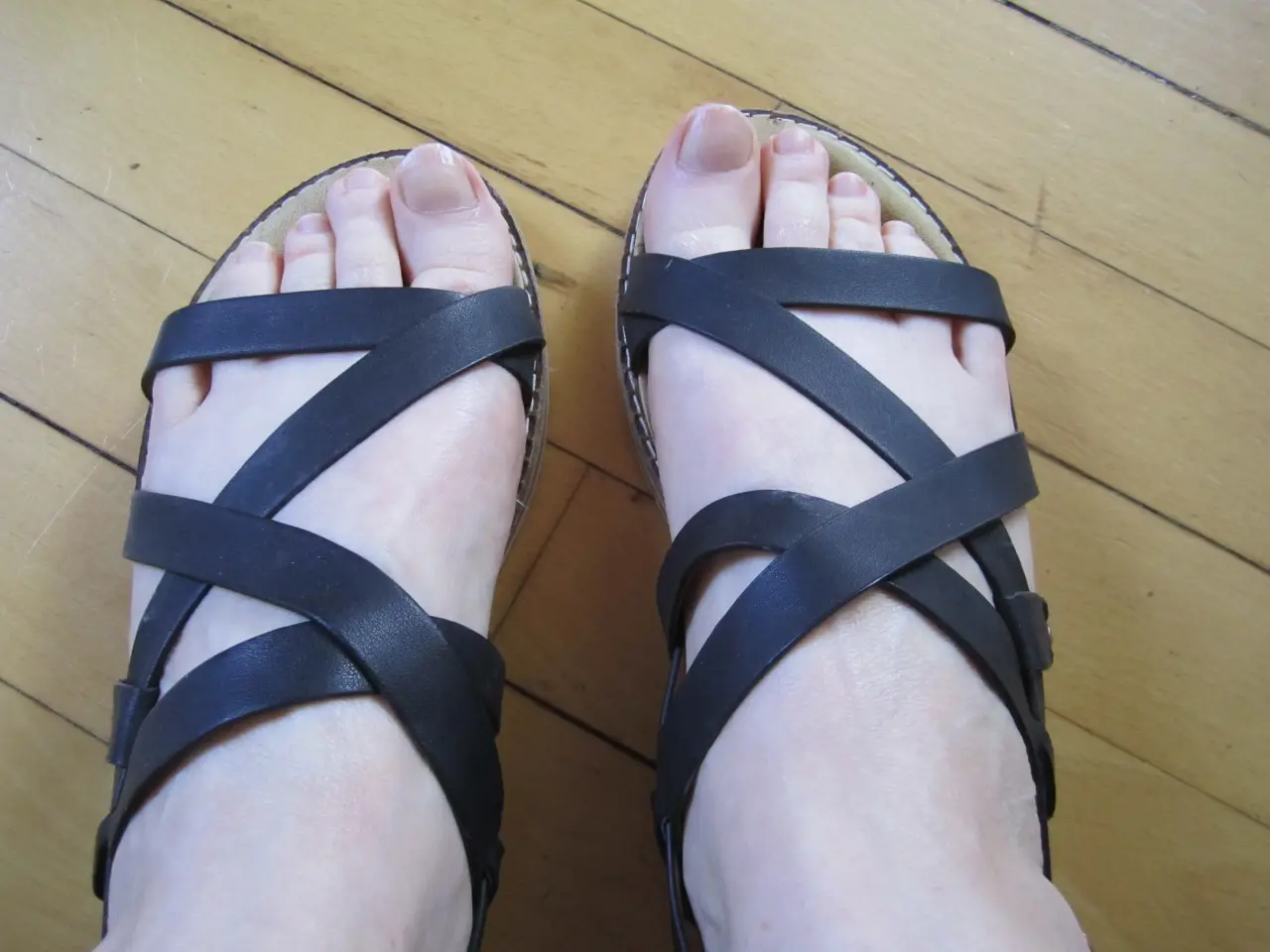 Billede 3 - Lækre sorte SANDALER. Str. 39.