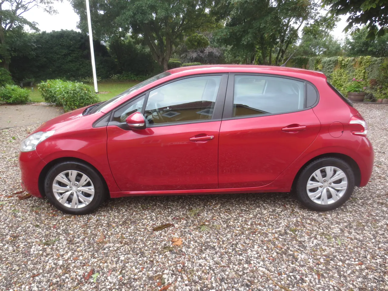Billede 11 - Pæn Peugeot 208 1.2 i År 14. Nysynet.