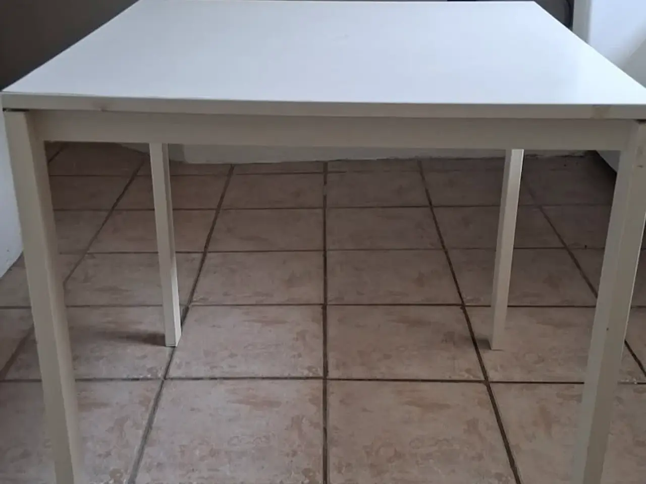Billede 1 - Spisebord i hvid træ