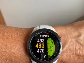 Smartwatch med GPS til golf