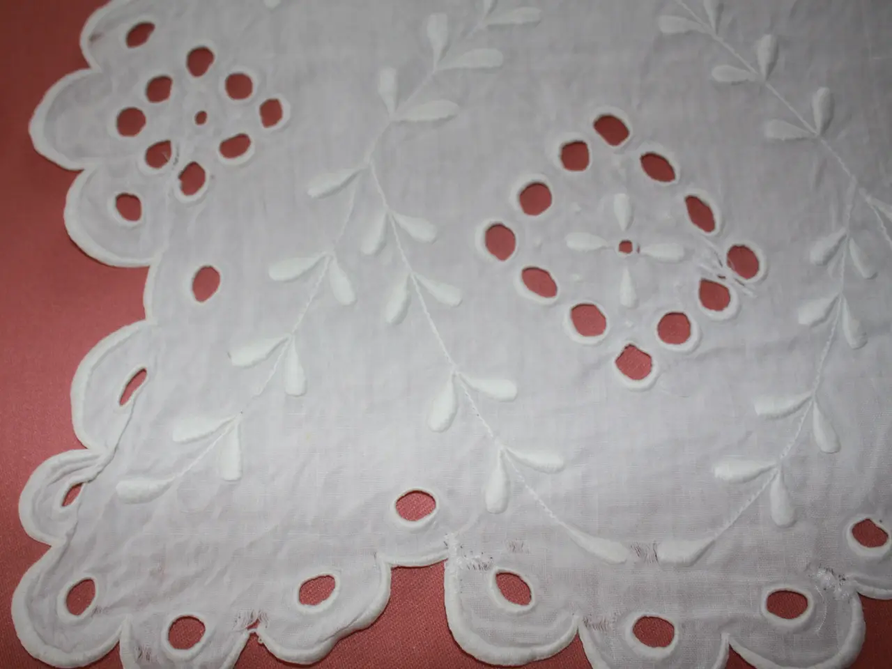 Billede 3 - Broderet løber 36 x 140 cm