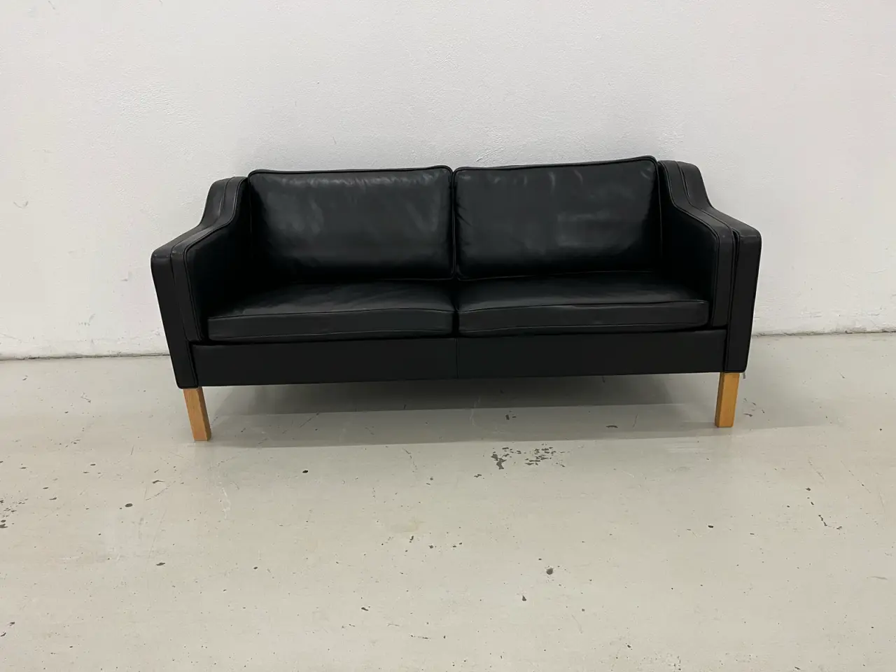 Billede 2 - Designer Mogens Hansen 2,5 Pers.Sofa sort premium 