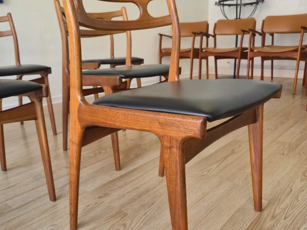 Billede 3 - 6 stk nyrenoverede Johannes Andersen teak stole
