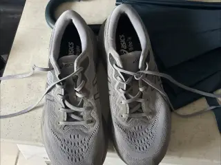 Løbesko sælges!! Størrelse 45 ASICS