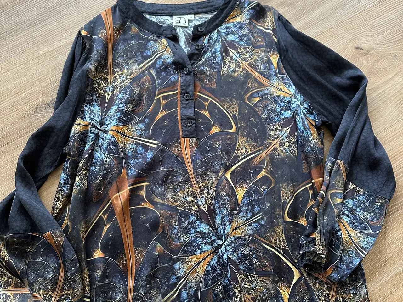 Billede 4 - 2BIZ damebluse med Viscose og silke