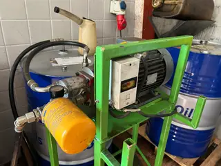 Oliepumpevogn samt olietønde Q8 Heller 22