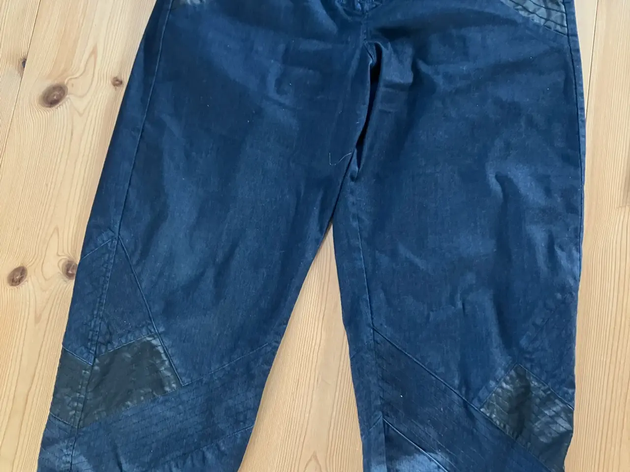 Billede 3 - Shorts, capri, nederdele str. 42