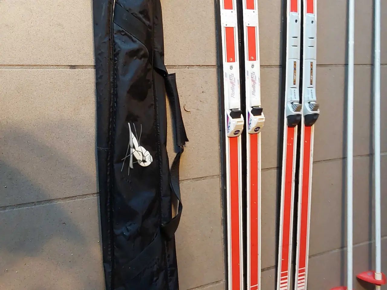 Billede 6 - Langrend ski 2 par på 2 m stave og opbevaringspose