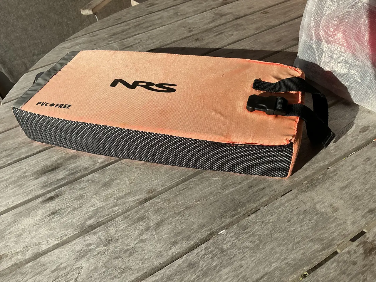 Billede 4 - Tre våddragter(GUL xl, ml og st46), neoprenstøvler