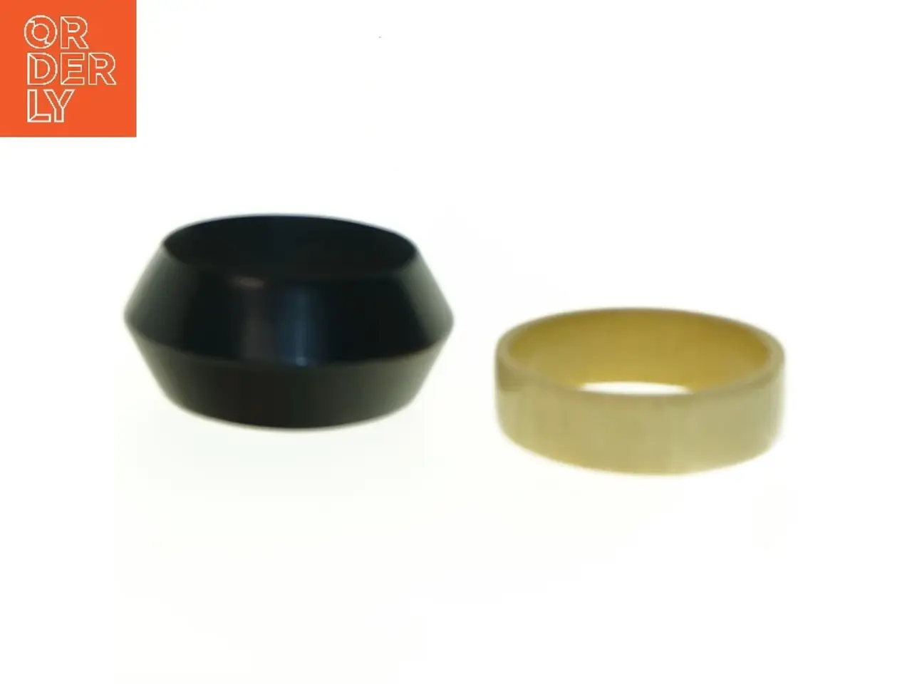 Billede 2 - Armbånd i træ, 2 stk (str. 6,5 cm)