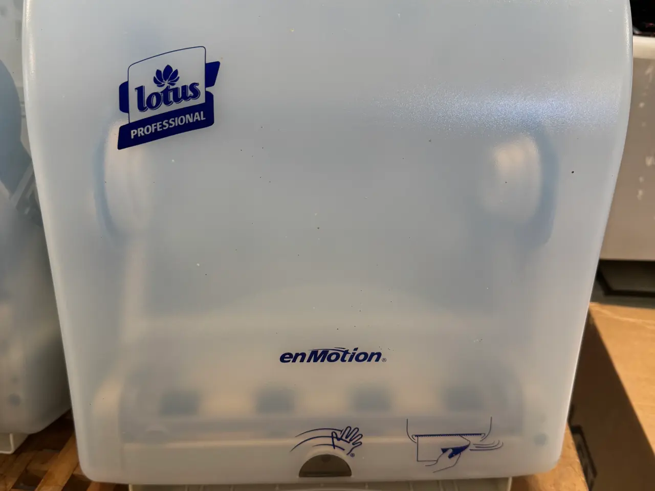 Billede 1 - Lotus Professionals Em Motion automatisk håndklæde