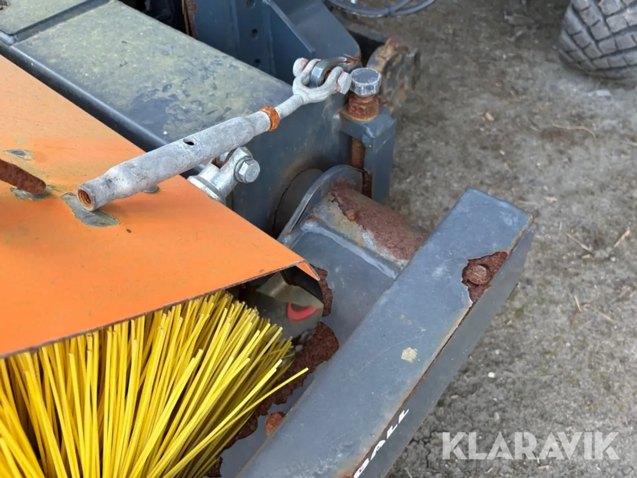 Billede 11 - Traktor Yanmar YT235 - med kost og spreder