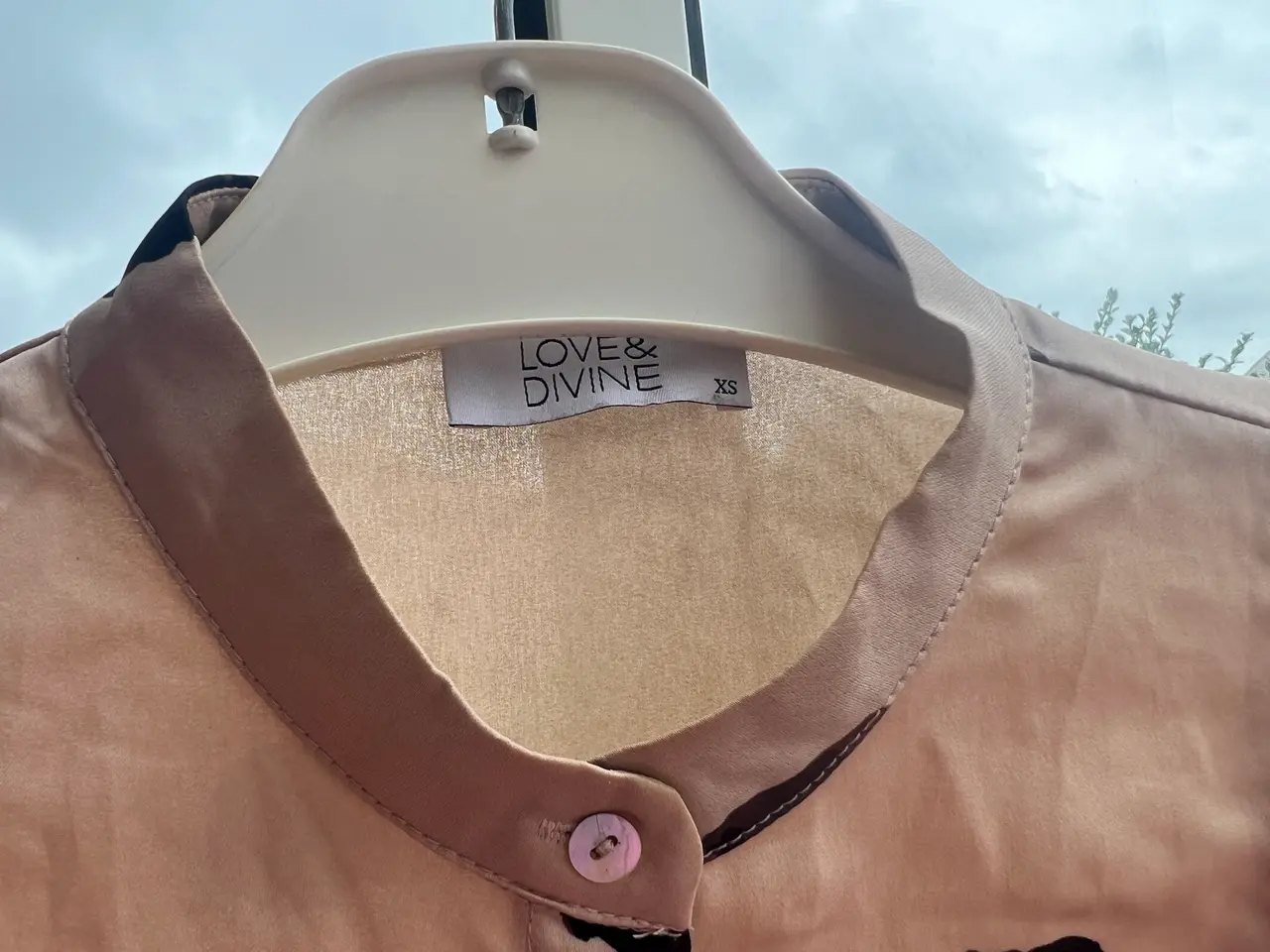 Billede 6 - Love & Devine Skjortebluse m/Flæser v/Ærmet (Str. 
