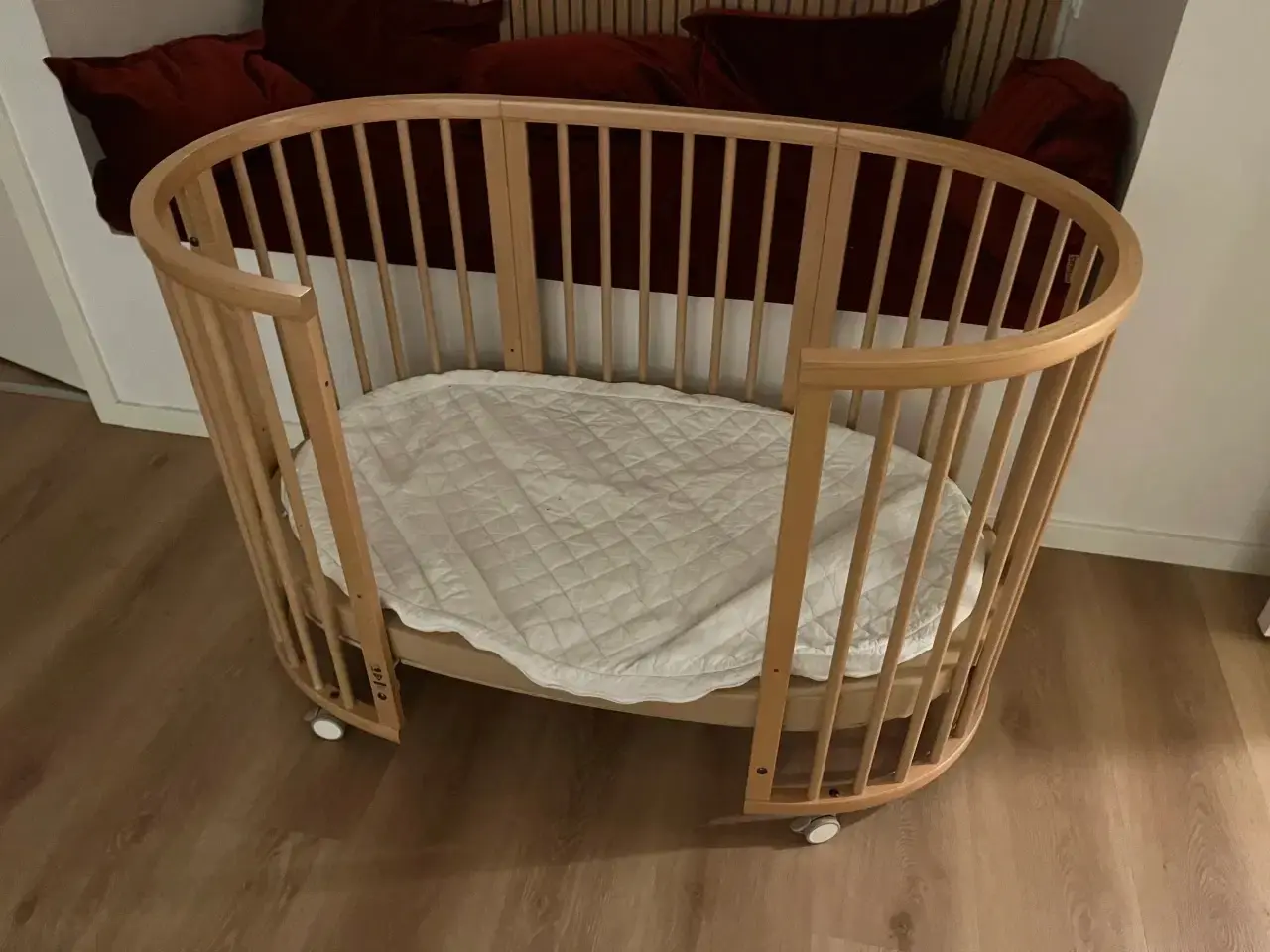 Billede 3 - Stokke Sleepi seng med junior forlængersæt natur