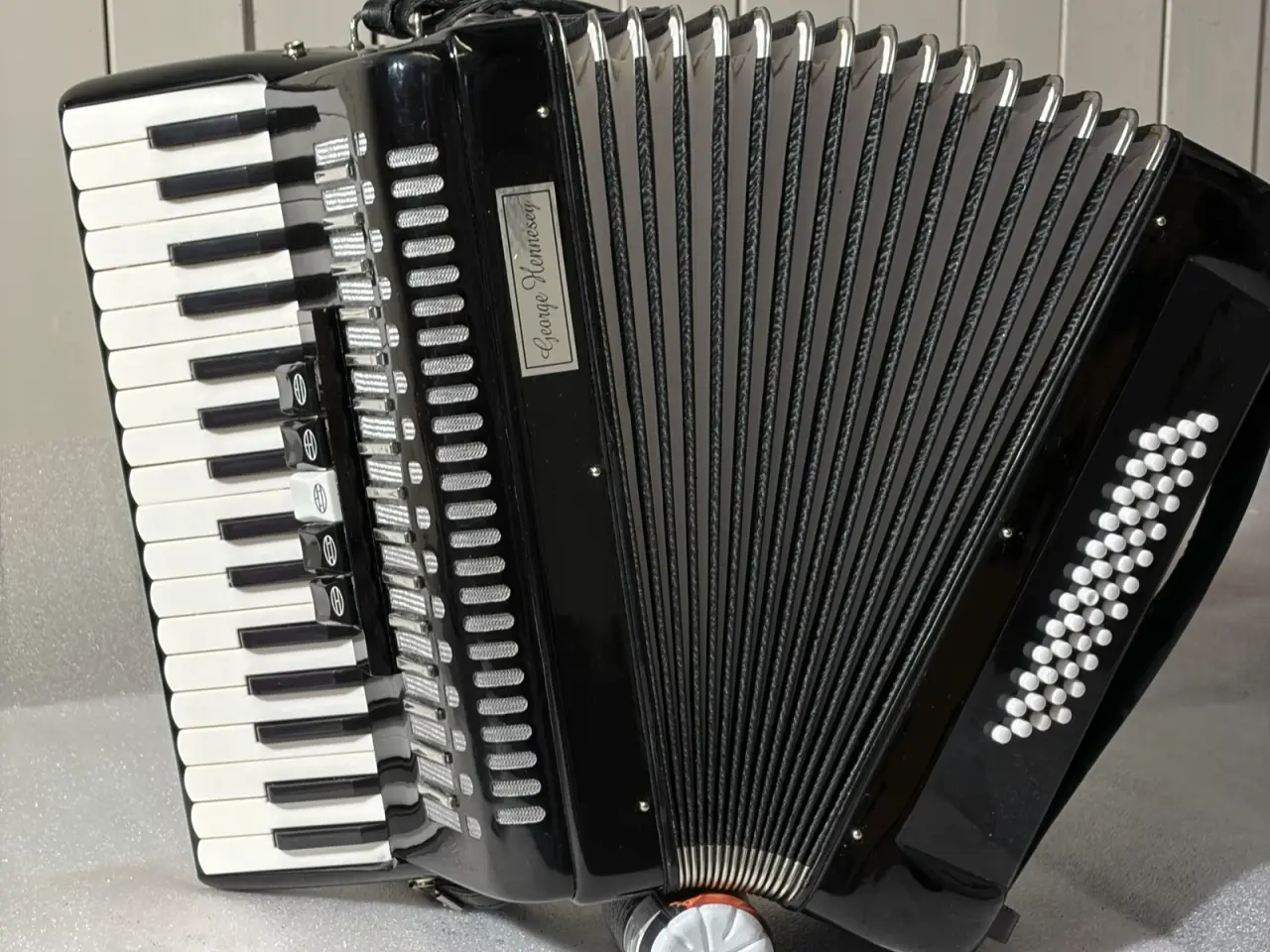Billede 13 - George Hennesy harmonika – flot sort model