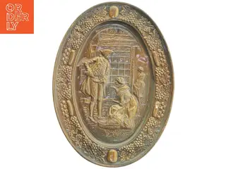 Ovalt dekorations platte med relief (str. 39x29 cm)