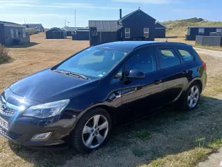 Opel Astra Sport 2011 med træk