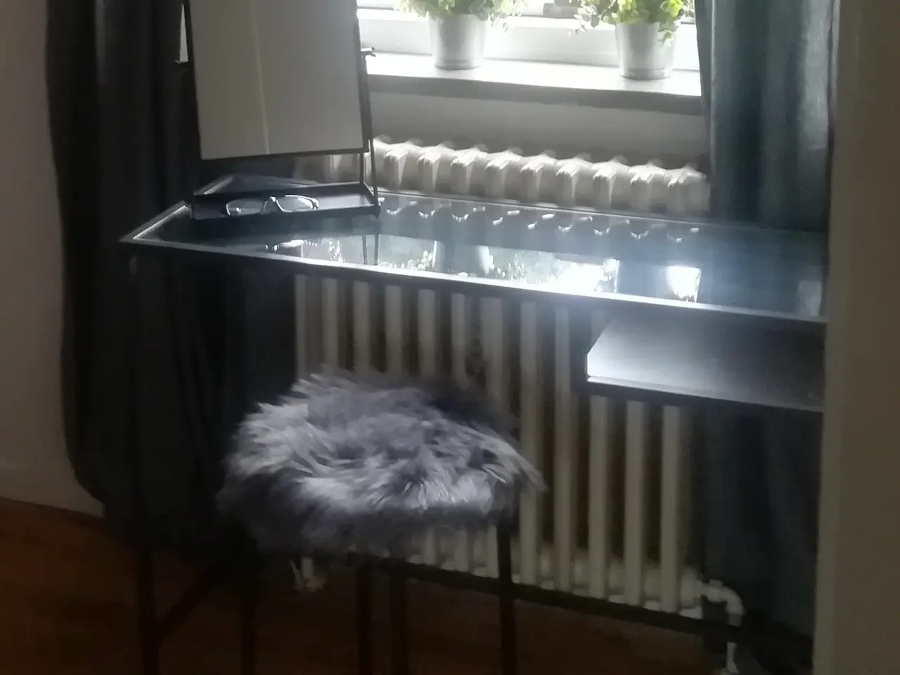 Billede 1 - Sminke/skrivebord og spejl
