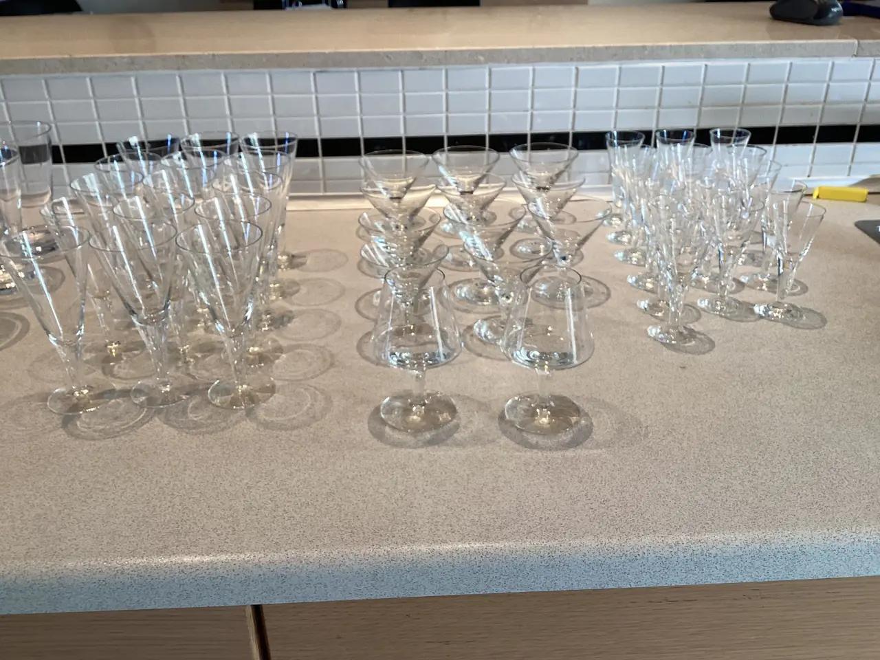 Billede 1 - Fine Holmegård glas de hedder clausholm