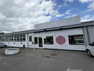 Fleksibelt erhvervslejemål med showroom og lager