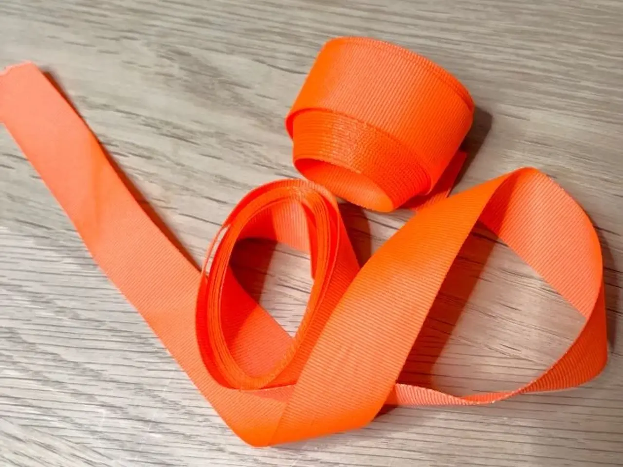 Billede 3 - Orange bånd og sløjfer. 4 forskellige.
