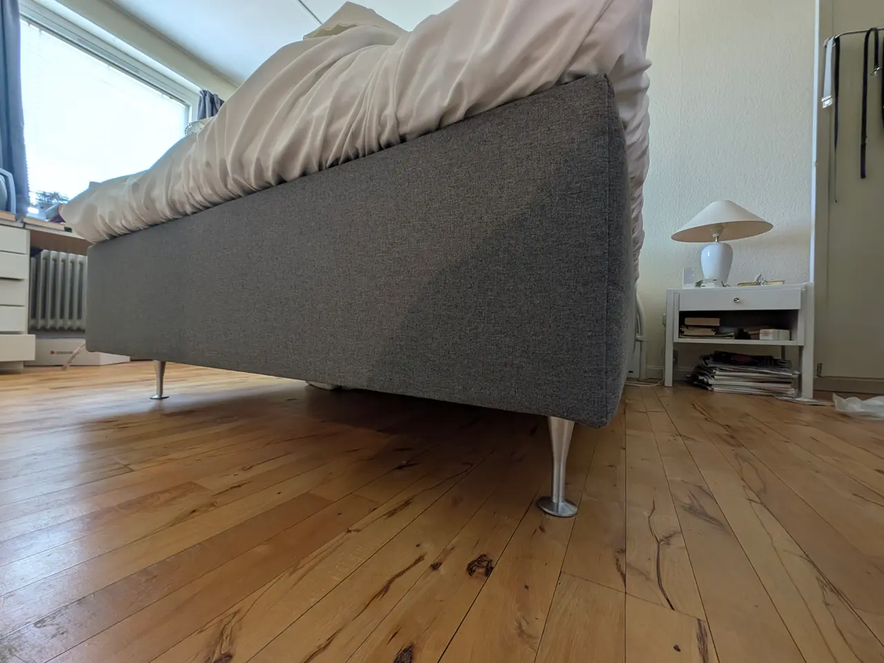 Billede 2 - Grå boxmadras 140 × 200 cm med metalben