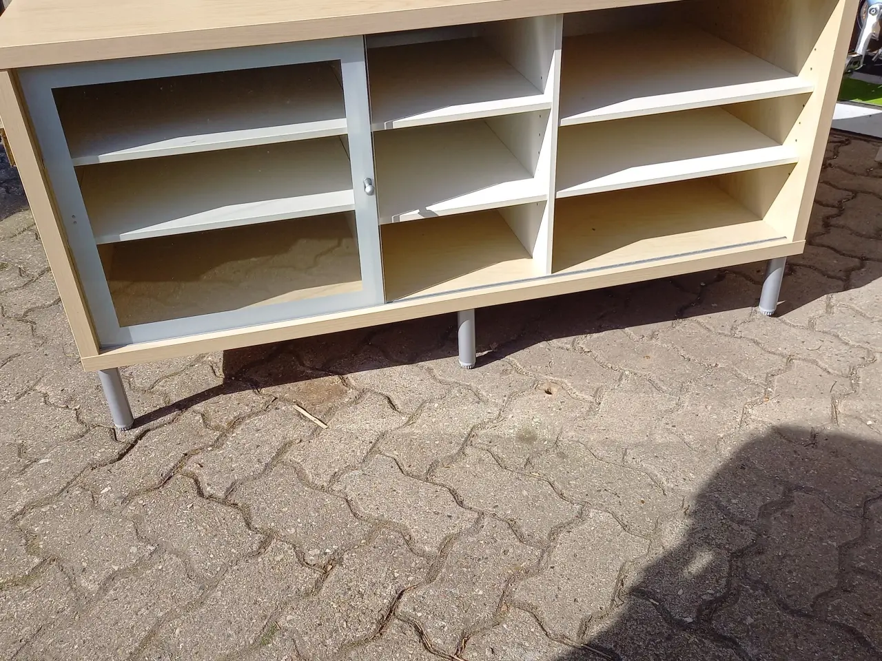 Billede 1 - Tv - møbel med glaslåge og 6 flytbare hylder