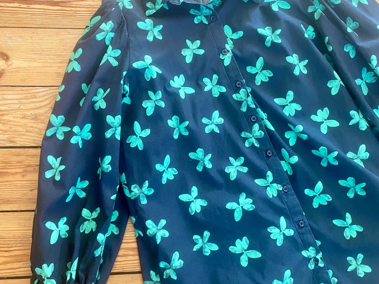 Billede 2 - Pieces skjorte xl