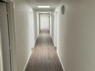 Erhvervslejemål på 220 m² med gode parkeringsforhold