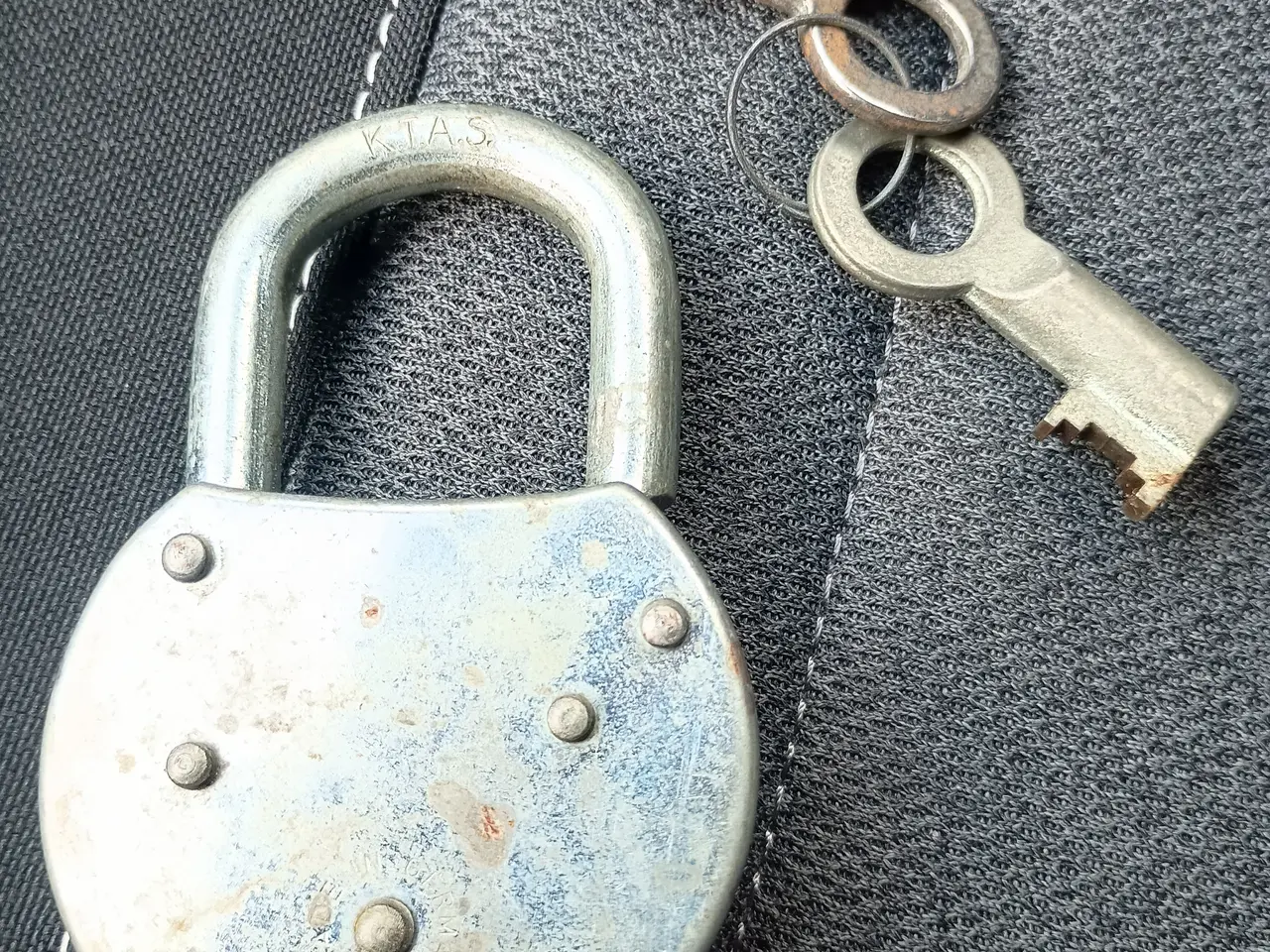 Billede 2 - Vintage hængelås. ABUS.