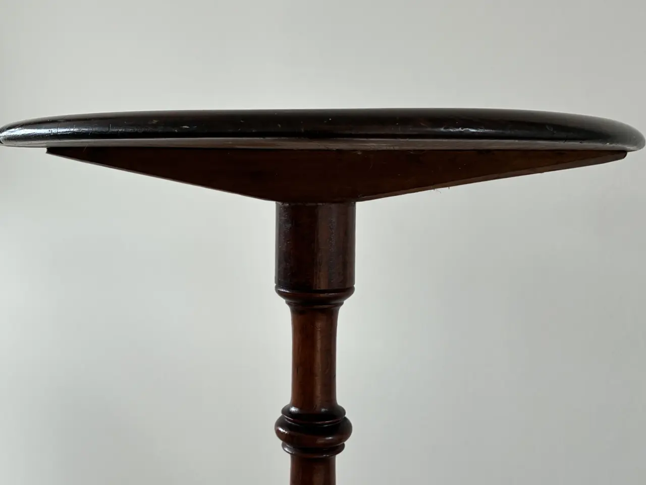 Billede 3 - Søjlebord af mahogni og mahognifarvet træ