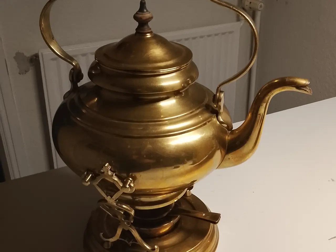 Billede 1 - Samovar i messing med spritbeholder og stor kande